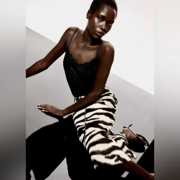 H&M ZEBRA PRINT ZIP-FRONT SKIRT - Picture 4 of 12